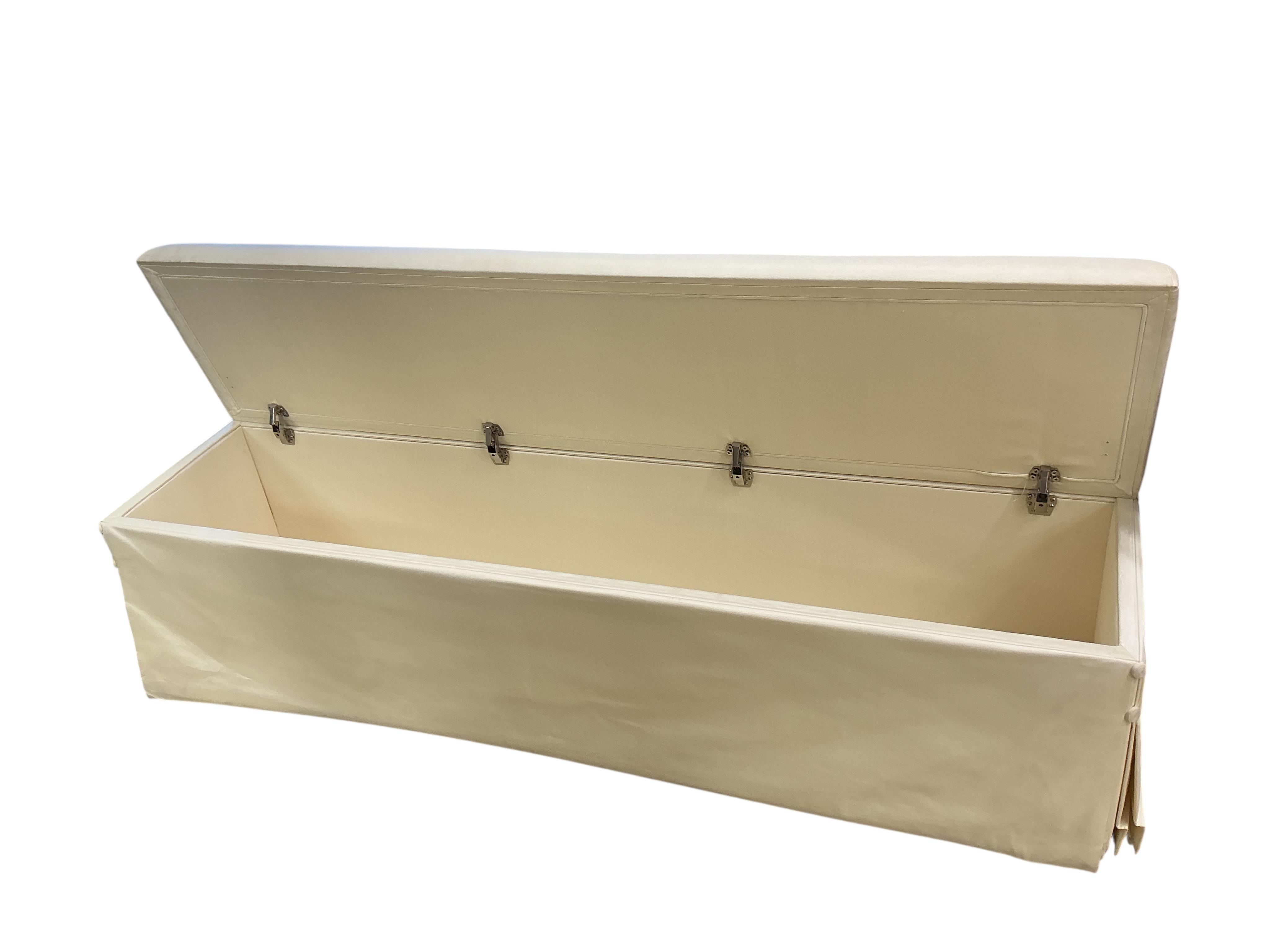 A contemporary J. Robert Scott Coquille bench ottoman seat, width 170cm, depth 39cm, height 48cm